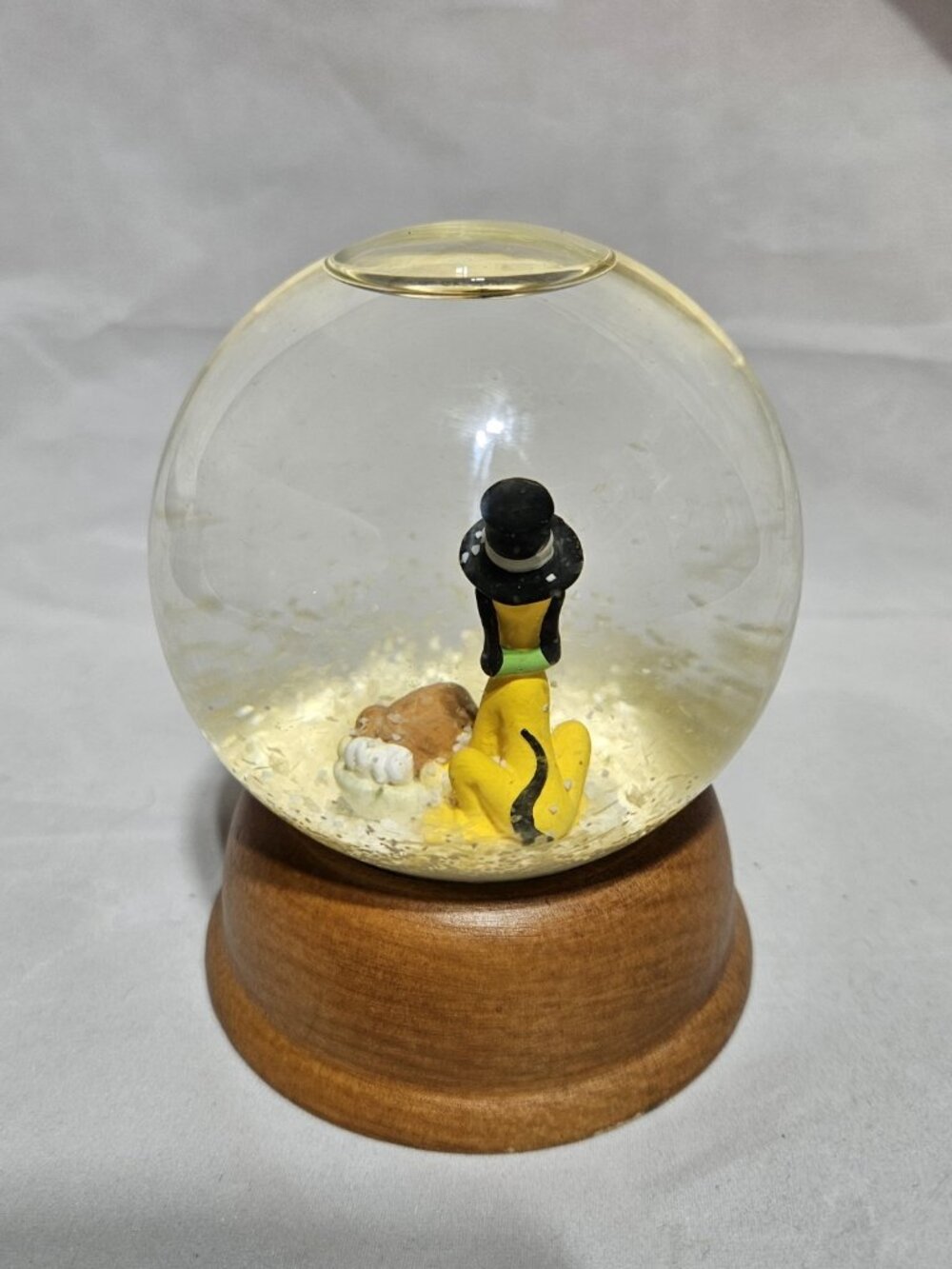 Disney NE Pluto Thanksgiving Holiday Crystal Snow Globe Vintage Limited Edition - Picture 3 of 12